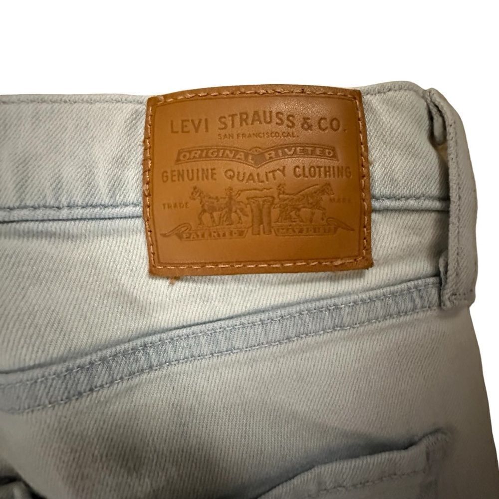 Levi’s ~ Women’s light wash Mile High Super Skinny Jeans ~ size 28/32 - Picture 4 of 12